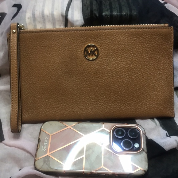 Michael Kors tan wristlet - Picture 13 of 13